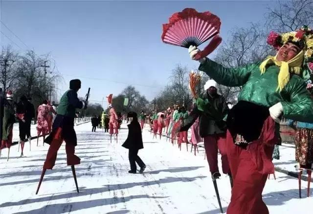 日本摄影师用20万张底片，记录了80年代中国最有情味的瞬间