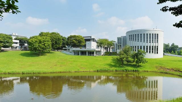 日本2所顶尖私立大学，高昂的学费下，为什么学生还比东京大学多