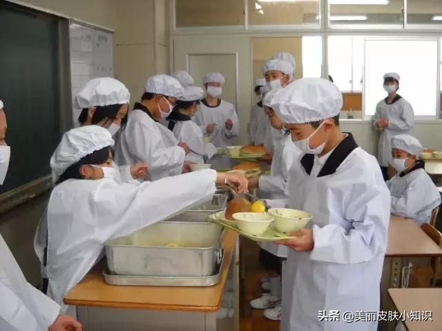 日本小学10元钱的午餐，竟引来1300余万人观看，让人深思...