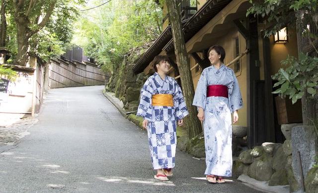 10月日本红叶季，最适合散步的十条温泉街