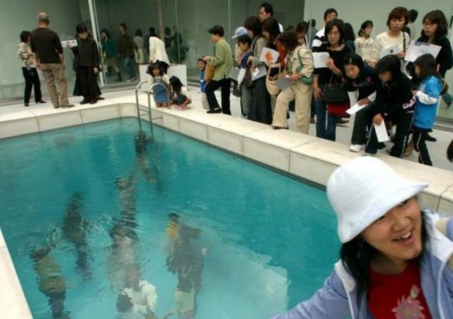 日本这个神奇泳池，在水下行走衣服却不会湿