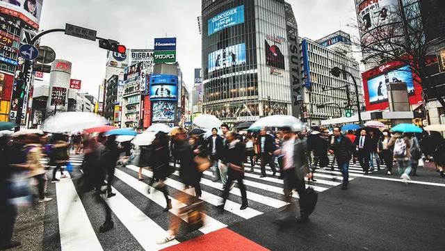 上班族在日本养孩子有多难？普通家庭每月开销至少48万...